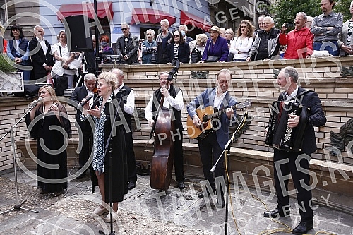 The Tourist Organization of Belgrade and the Association of Skadarlija Lovers have opened the tourist season in Skadarlija on the Plateau near the Skadarlija Fountain.Turisticka organizacija Beograda i Udruzenje ljubitelja Skadarlije su na Plato ko