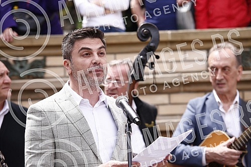 The Tourist Organization of Belgrade and the Association of Skadarlija Lovers have opened the tourist season in Skadarlija on the Plateau near the Skadarlija Fountain.Turisticka organizacija Beograda i Udruzenje ljubitelja Skadarlije su na Plato ko