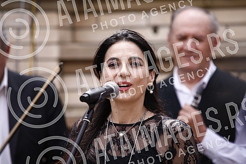 The Tourist Organization of Belgrade and the Association of Skadarlija Lovers have opened the tourist season in Skadarlija on the Plateau near the Skadarlija Fountain.Turisticka organizacija Beograda i Udruzenje ljubitelja Skadarlije su na Plato ko