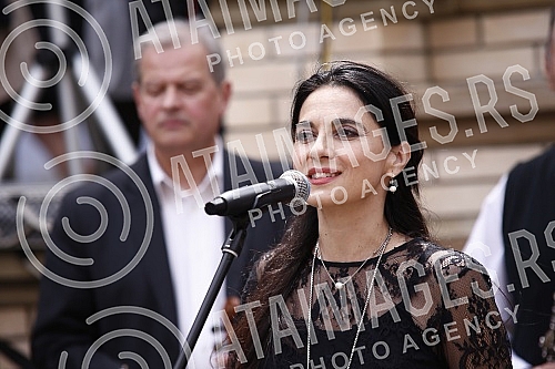 The Tourist Organization of Belgrade and the Association of Skadarlija Lovers have opened the tourist season in Skadarlija on the Plateau near the Skadarlija Fountain.Turisticka organizacija Beograda i Udruzenje ljubitelja Skadarlije su na Plato ko