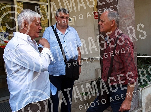 In front of the building of the City Administration, a press conference was held for the councilor group United in the Assembly of Belgrade.Ispred zgrade Gradske uprave odrzana je konferencija za medije odbornicke grupe Ujedinjeni u Skupstini Beogr