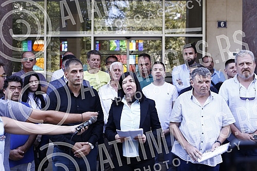 In front of the building of the City Administration, a press conference was held for the councilor group United in the Assembly of Belgrade.Ispred zgrade Gradske uprave odrzana je konferencija za medije odbornicke grupe Ujedinjeni u Skupstini Beogr
