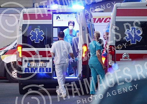 Children who were injured in a traffic accident in Bulgaria, when the bus overturned, arrived at the University Children's Clinic in Tirsova, where their treatment will continue.Deca koja su povredjena u saobracajnoj nesreci u Bugarskoj, kada se pr
