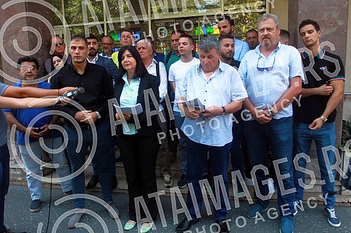 In front of the building of the City Administration, a press conference was held for the councilor group United in the Assembly of Belgrade.Ispred zgrade Gradske uprave odrzana je konferencija za medije odbornicke grupe Ujedinjeni u Skupstini Beogr