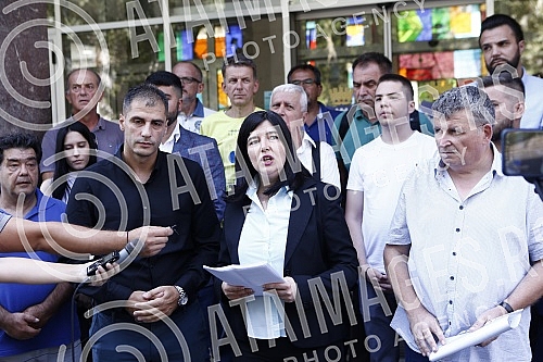 In front of the building of the City Administration, a press conference was held for the councilor group United in the Assembly of Belgrade.Ispred zgrade Gradske uprave odrzana je konferencija za medije odbornicke grupe Ujedinjeni u Skupstini Beogr