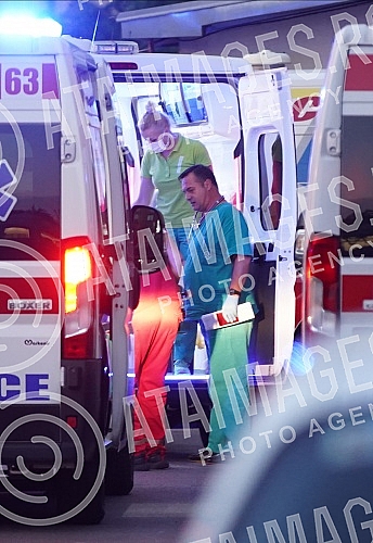 Children who were injured in a traffic accident in Bulgaria, when the bus overturned, arrived at the University Children's Clinic in Tirsova, where their treatment will continue.Deca koja su povredjena u saobracajnoj nesreci u Bugarskoj, kada se pr