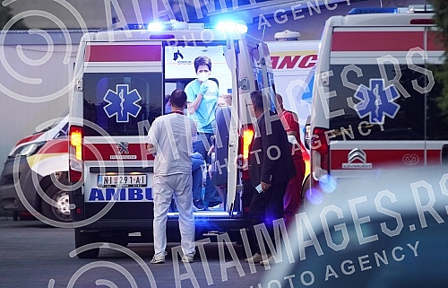 Children who were injured in a traffic accident in Bulgaria, when the bus overturned, arrived at the University Children's Clinic in Tirsova, where their treatment will continue.Deca koja su povredjena u saobracajnoj nesreci u Bugarskoj, kada se pr