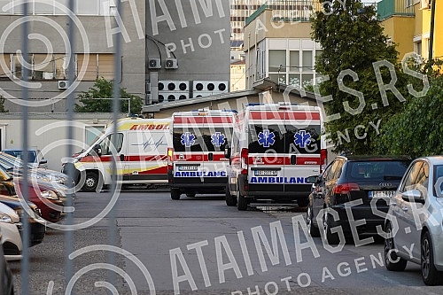 An ambulance in the grounds of the University Children's Hospital Tirsova.Kola Hitne pomoci u krugu  Univerzitetske decje bolnice Tirsova
