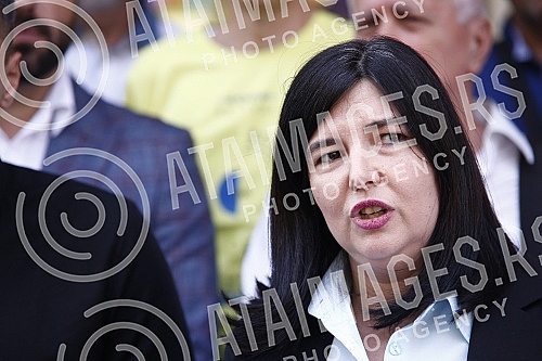 In front of the building of the City Administration, a press conference was held for the councilor group United in the Assembly of Belgrade.Ispred zgrade Gradske uprave odrzana je konferencija za medije odbornicke grupe Ujedinjeni u Skupstini Beogr