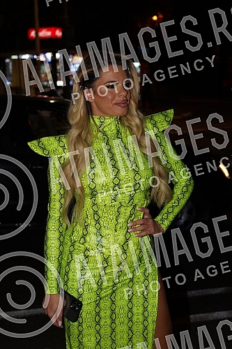 The arrival of Marijana Zonjic and Dalila Dragojevic as a guest in the show Narod pita on TV Pink.Dolazak Marijane Zonjic i Dalile Dragojevic na gostovanje u emisiji Narod pita na TV Pinku. 