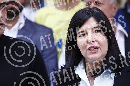 In front of the building of the City Administration, a press conference was held for the councilor group United in the Assembly of Belgrade.Ispred zgrade Gradske uprave odrzana je konferencija za medije odbornicke grupe Ujedinjeni u Skupstini Beogr