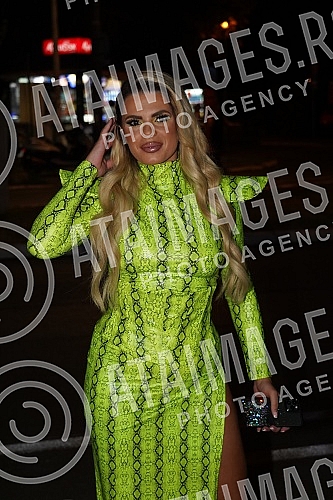 The arrival of Marijana Zonjic and Dalila Dragojevic as a guest in the show Narod pita on TV Pink.Dolazak Marijane Zonjic i Dalile Dragojevic na gostovanje u emisiji Narod pita na TV Pinku. 