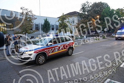 Children who were injured in a traffic accident in Bulgaria, when the bus overturned, arrived at the University Children's Clinic in Tirsova, where their treatment will continue.Deca koja su povredjena u saobracajnoj nesreci u Bugarskoj, kada se pr