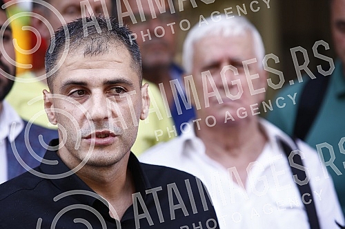 In front of the building of the City Administration, a press conference was held for the councilor group United in the Assembly of Belgrade.Ispred zgrade Gradske uprave odrzana je konferencija za medije odbornicke grupe Ujedinjeni u Skupstini Beogr