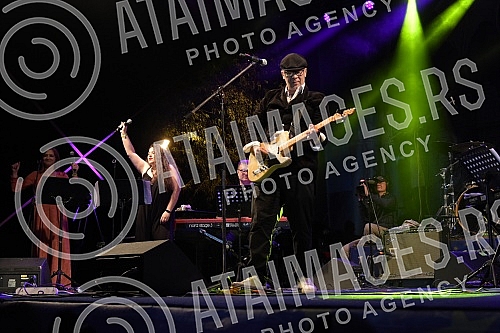 Nenad Cveticanin, a musician and singer-songwriter of funk and jazz music, closed this year's Nisville jazz festival with his band Numismatica.Niski muzicar i kantautor funk i jazz muzike Nenad Cveticanin je sa sojim bendom Numismatica zatvorio ovo