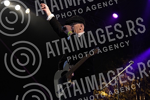 Nenad Cveticanin, a musician and singer-songwriter of funk and jazz music, closed this year's Nisville jazz festival with his band Numismatica.Niski muzicar i kantautor funk i jazz muzike Nenad Cveticanin je sa sojim bendom Numismatica zatvorio ovo