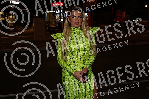 The arrival of Marijana Zonjic and Dalila Dragojevic as a guest in the show Narod pita on TV Pink.Dolazak Marijane Zonjic i Dalile Dragojevic na gostovanje u emisiji Narod pita na TV Pinku. 