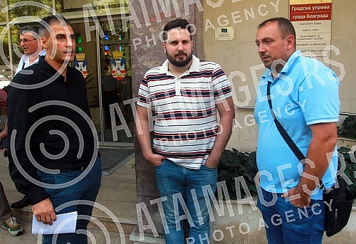 In front of the building of the City Administration, a press conference was held for the councilor group United in the Assembly of Belgrade.Ispred zgrade Gradske uprave odrzana je konferencija za medije odbornicke grupe Ujedinjeni u Skupstini Beogr