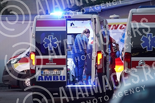 Children who were injured in a traffic accident in Bulgaria, when the bus overturned, arrived at the University Children's Clinic in Tirsova, where their treatment will continue.Deca koja su povredjena u saobracajnoj nesreci u Bugarskoj, kada se pr