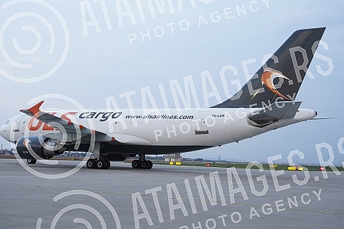 Minister of European integration Jadranka Joksimovic welcomed the first contingent of 57,000 doses of AstraZeneca vaccines through the COVAX mechanism at the 