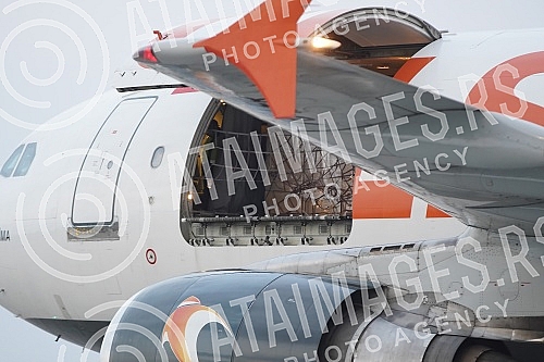 Minister of European integration Jadranka Joksimovic welcomed the first contingent of 57,000 doses of AstraZeneca vaccines through the COVAX mechanism at the 