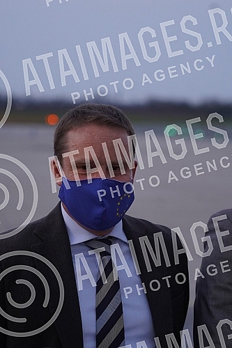 Minister of European integration Jadranka Joksimovic welcomed the first contingent of 57,000 doses of AstraZeneca vaccines through the COVAX mechanism at the 