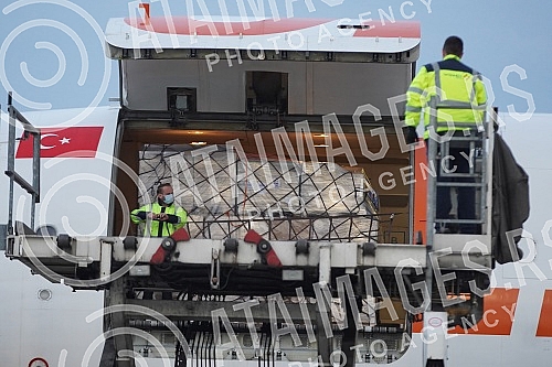 Minister of European integration Jadranka Joksimovic welcomed the first contingent of 57,000 doses of AstraZeneca vaccines through the COVAX mechanism at the 