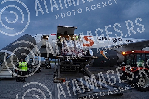 Minister of European integration Jadranka Joksimovic welcomed the first contingent of 57,000 doses of AstraZeneca vaccines through the COVAX mechanism at the 