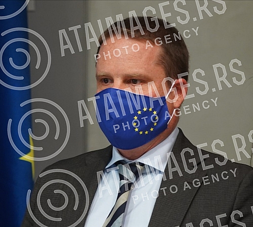 Minister of European integration Jadranka Joksimovic welcomed the first contingent of 57,000 doses of AstraZeneca vaccines through the COVAX mechanism at the 