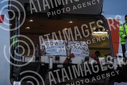 Minister of European integration Jadranka Joksimovic welcomed the first contingent of 57,000 doses of AstraZeneca vaccines through the COVAX mechanism at the 