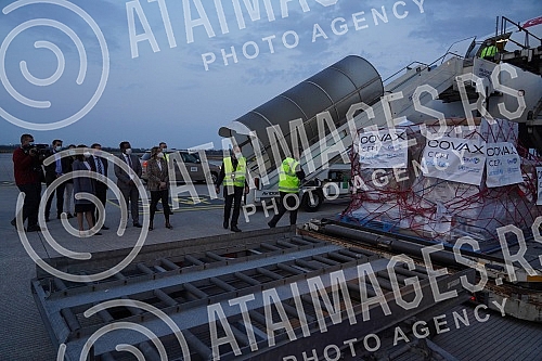 Minister of European integration Jadranka Joksimovic welcomed the first contingent of 57,000 doses of AstraZeneca vaccines through the COVAX mechanism at the 