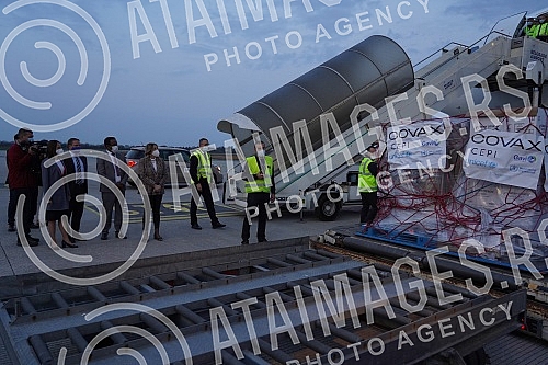 Minister of European integration Jadranka Joksimovic welcomed the first contingent of 57,000 doses of AstraZeneca vaccines through the COVAX mechanism at the 