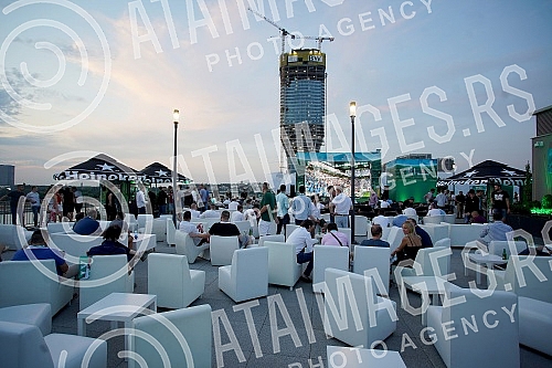 Organized by the Heineken brand, a viewing of the UEFA EURO 2020 final between Italy and England was organized on the roof of the Galerija shopping center, which opened this space for one event for the first time.U organizaciji brenda Heineken orga