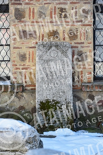 Sofia is the capital and largest city of the Republic of Bulgaria and the seat of two districts, the city of Sofia and the Sofia region.Sofija je glavni i najveci grad Republike Bugarske i sediste dva okruga, grada Sofije i Sofijske oblasti.