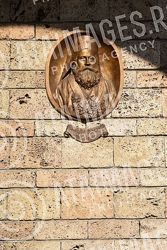 Sofia is the capital and largest city of the Republic of Bulgaria and the seat of two districts, the city of Sofia and the Sofia region.Sofija je glavni i najveci grad Republike Bugarske i sediste dva okruga, grada Sofije i Sofijske oblasti.