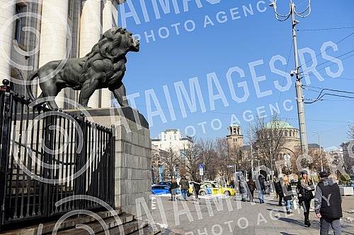 Sofia is the capital and largest city of the Republic of Bulgaria and the seat of two districts, the city of Sofia and the Sofia region.Sofija je glavni i najveci grad Republike Bugarske i sediste dva okruga, grada Sofije i Sofijske oblasti.