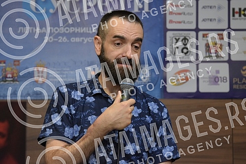 The promotion of a monograph on the director Hajrudin Siba Krvavac was held at the Film Encounters in Nis.U skolpu Filmskih susret u Nisu odrzana je promocija monografije o reditelju Hajrudinu Sibi Krvavcu.