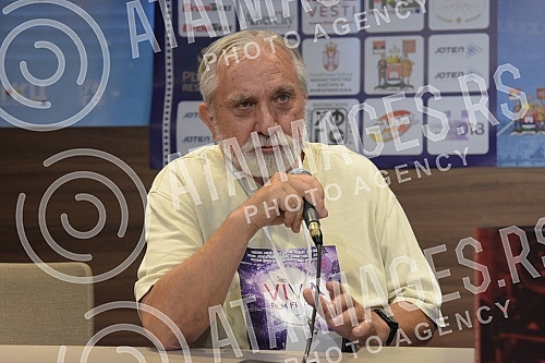 The promotion of a monograph on the director Hajrudin Siba Krvavac was held at the Film Encounters in Nis.U skolpu Filmskih susret u Nisu odrzana je promocija monografije o reditelju Hajrudinu Sibi Krvavcu.