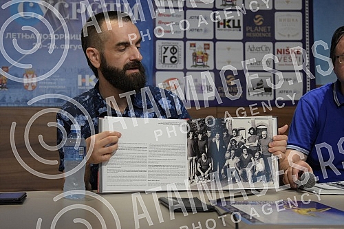 The promotion of a monograph on the director Hajrudin Siba Krvavac was held at the Film Encounters in Nis.U skolpu Filmskih susret u Nisu odrzana je promocija monografije o reditelju Hajrudinu Sibi Krvavcu.