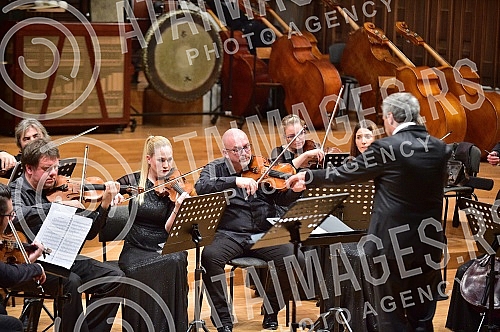 The chamber opera concert of Britney's Illumination was held in the Belgrade Philharmonic.Kamerni operski koncert Britnove Iluminacije odrzan je u Beogradskoj filharmoniji.