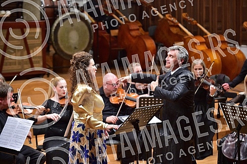 The chamber opera concert of Britney's Illumination was held in the Belgrade Philharmonic.Kamerni operski koncert Britnove Iluminacije odrzan je u Beogradskoj filharmoniji.