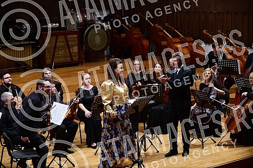 The chamber opera concert of Britney's Illumination was held in the Belgrade Philharmonic.Kamerni operski koncert Britnove Iluminacije odrzan je u Beogradskoj filharmoniji.