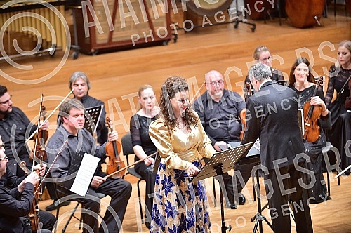 The chamber opera concert of Britney's Illumination was held in the Belgrade Philharmonic.Kamerni operski koncert Britnove Iluminacije odrzan je u Beogradskoj filharmoniji.