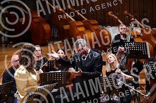 The chamber opera concert of Britney's Illumination was held in the Belgrade Philharmonic.Kamerni operski koncert Britnove Iluminacije odrzan je u Beogradskoj filharmoniji.