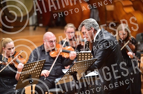 The chamber opera concert of Britney's Illumination was held in the Belgrade Philharmonic.Kamerni operski koncert Britnove Iluminacije odrzan je u Beogradskoj filharmoniji.