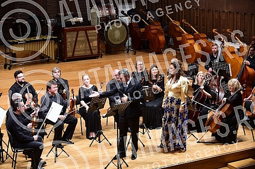 The chamber opera concert of Britney's Illumination was held in the Belgrade Philharmonic.Kamerni operski koncert Britnove Iluminacije odrzan je u Beogradskoj filharmoniji.