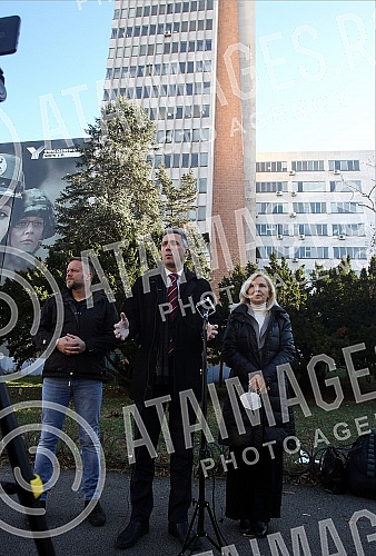 President of Dveri Bosko Obradovic held a press conference in front of the building of the Ministry of defense of Serbia.Predsednik Dveri Bosko Obradovic odrzao je konferenciju za novinare, ispred zgrade Ministarstva odbrane Srbije.