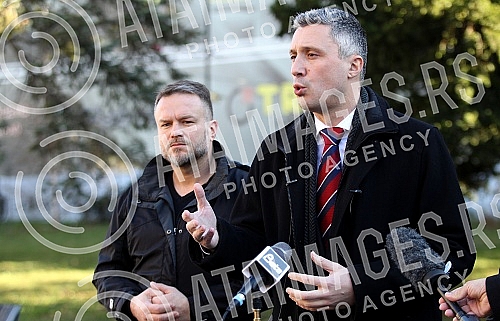 President of Dveri Bosko Obradovic held a press conference in front of the building of the Ministry of defense of Serbia.Predsednik Dveri Bosko Obradovic odrzao je konferenciju za novinare, ispred zgrade Ministarstva odbrane Srbije.