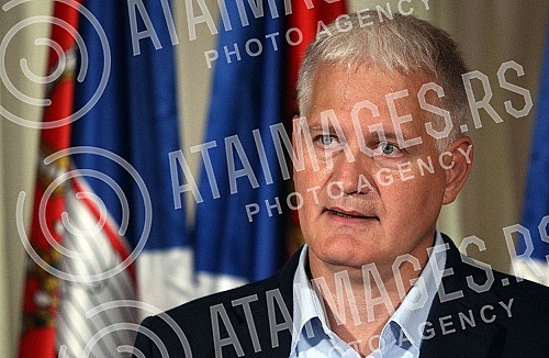 The coalition NADA (POKS, DSS and 19 citizens' associations) held a press conference on the occasion of the talks in Brussels.Koalicija NADA (POKS, DSS i 19 udruzenja gradjana) odrzala je konferenciju za novinare povodom razgovora u Briselu. 