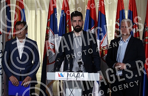 The coalition NADA (POKS, DSS and 19 citizens' associations) held a press conference on the occasion of the talks in Brussels.Koalicija NADA (POKS, DSS i 19 udruzenja gradjana) odrzala je konferenciju za novinare povodom razgovora u Briselu. 